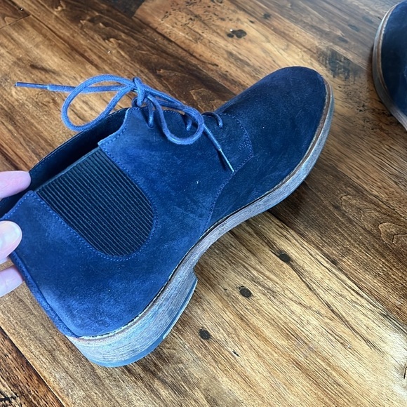 Mark Nason Men’s 11.5 Navy Suede Lace Up Chukka Boots. Like New main image 4